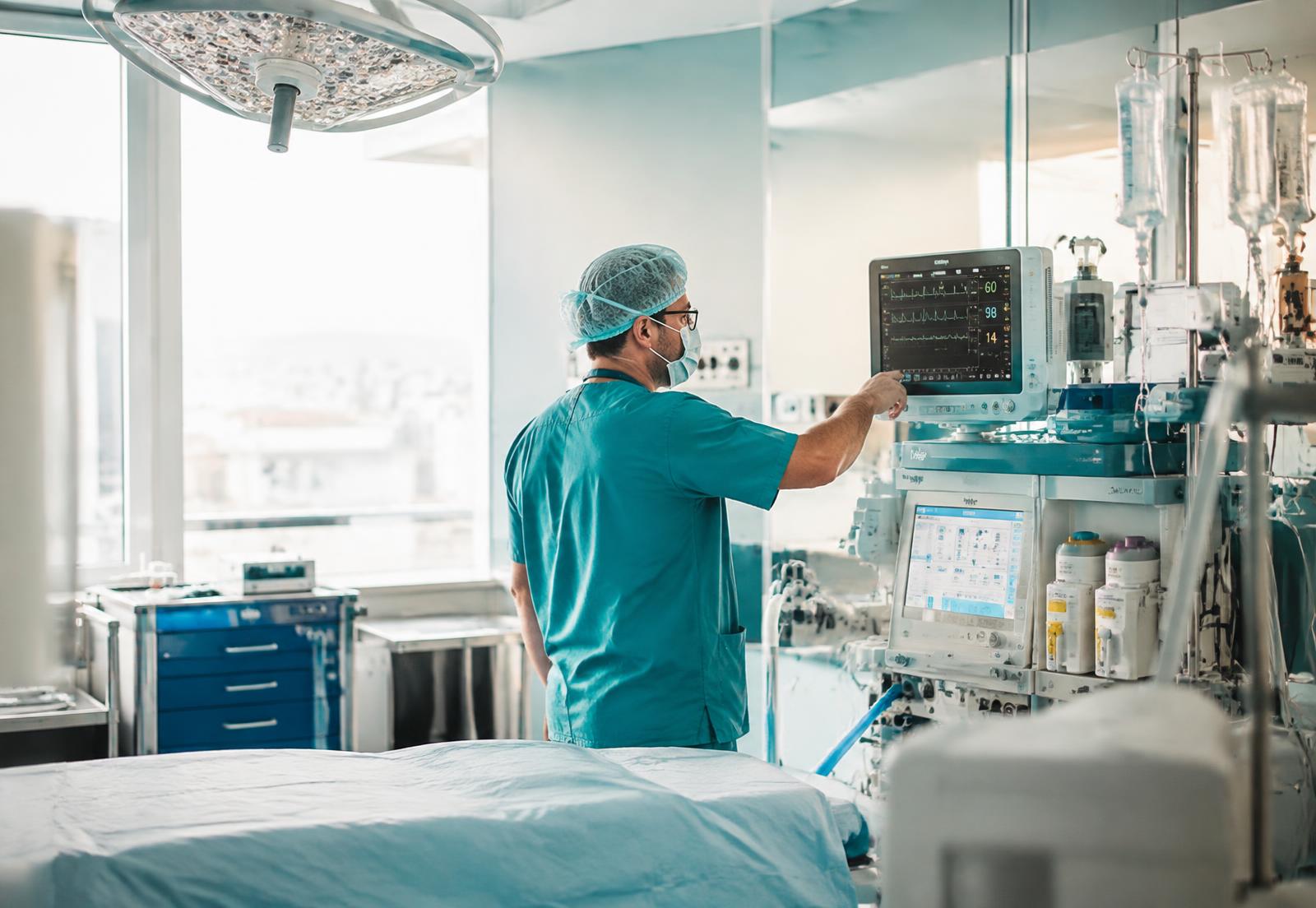 Anestesista in sala operatoria